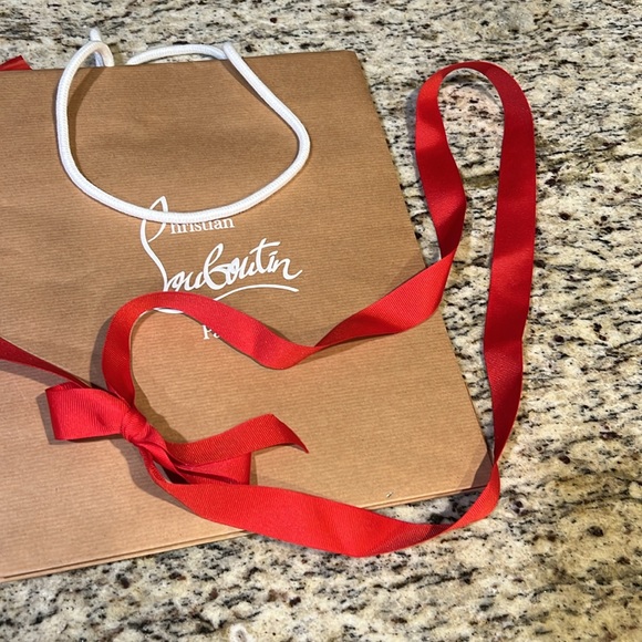 CHRISTIAN LOUBOUTIN Gift Shopping Bag with tissue and red ribbon 12.2 x 9.75 in - Picture 3 of 6